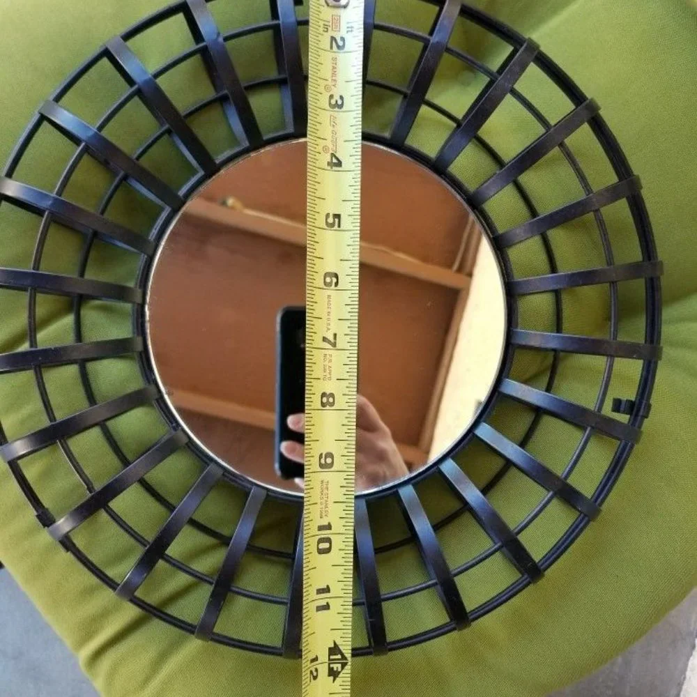 Beautiful mirror circular pattern to be hung could fill the circle with fake flo